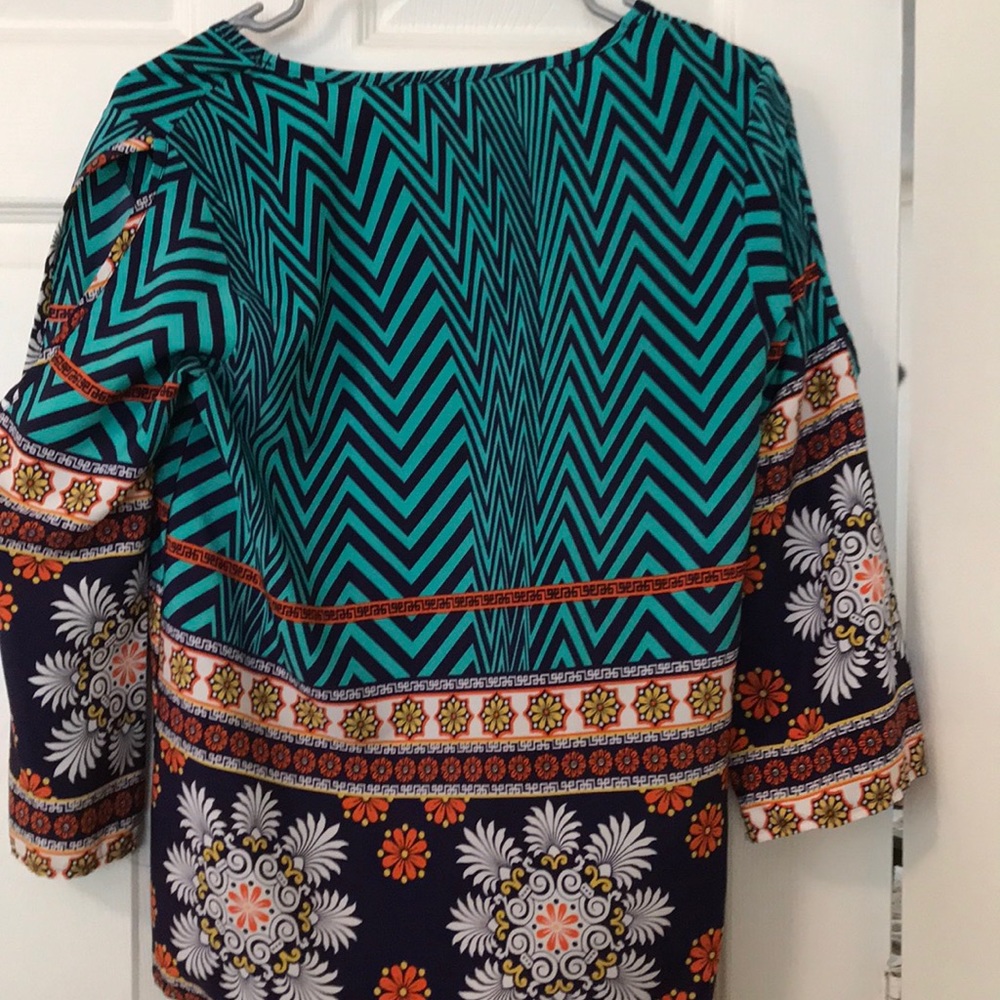 UNIQUE COLD SHOULDER TOP FROM FRANCESCA’S !ADORBS - Picture 2 of 8